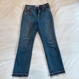Abercrombie & Fitch Ultra High Rise ankle Straight Jeans